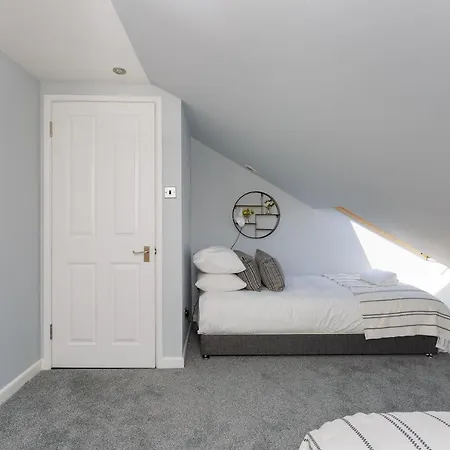Stopover At Orchard Loft, Cosy And Convenient Portsmouth Exterior photo
